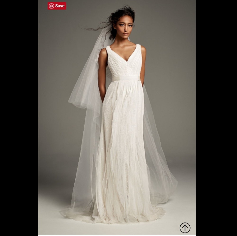 CLEARANCE! White VERA WANG Tulle Flutter Back Wedding Dress 4